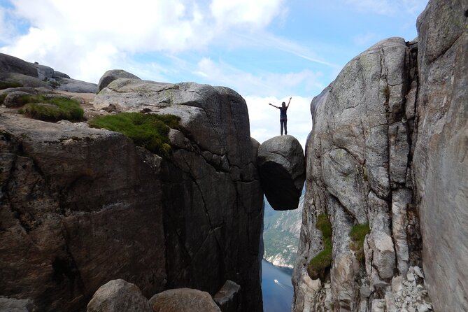 Guided hike to Kjerag and Kjeragbolten - Reaching the boulder and the fjord view