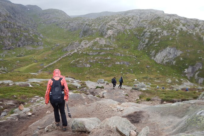 Guided hike to Kjerag and Kjeragbolten - The return hike is part of the test