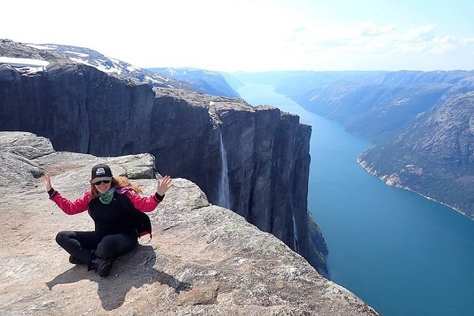 Guided hike to Kjerag and Kjeragbolten - A small group with room for personal help