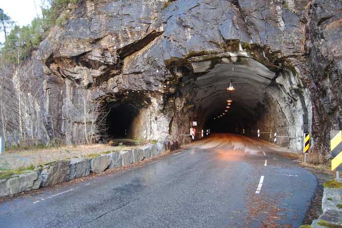 GUIDED TOUR: Secrets of the Fjords - the Osterfjord and Mo, 6.5 hours - Dale of Norway connects scenery with local craft