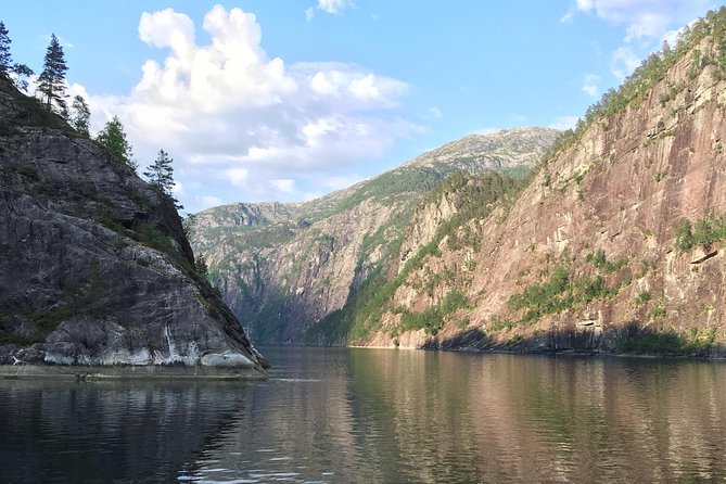 GUIDED TOUR: Secrets of the Fjords - the Osterfjord and Mo, 6.5 hours - Mo is the day’s best place for lunch and a pause