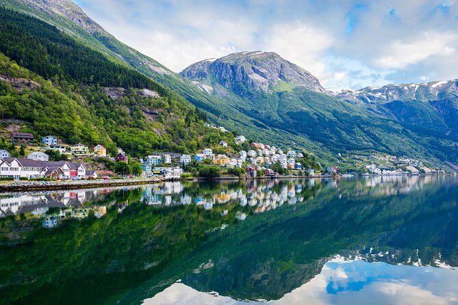 Guided tour to Hardanger Fjord, Waterfalls and Ferry Crossing - Why Hardangerfjord makes a strong day trip from Bergen