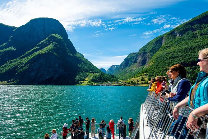 Guided Tour To Nærøyfjorden, Flåm And Stegastein - Viewpoint Cruise - The guide can shape the whole day