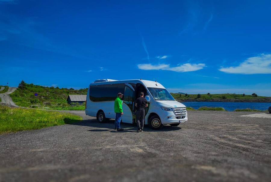 Haugesund: Guided Scenic Minibus tour of Haugesund - City Hall and the first look at Haugesund