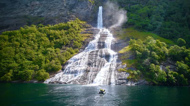 Hellesylt: Guided Geirangerfjord Boat Tour - De Syv Søstre, the Seven Sisters