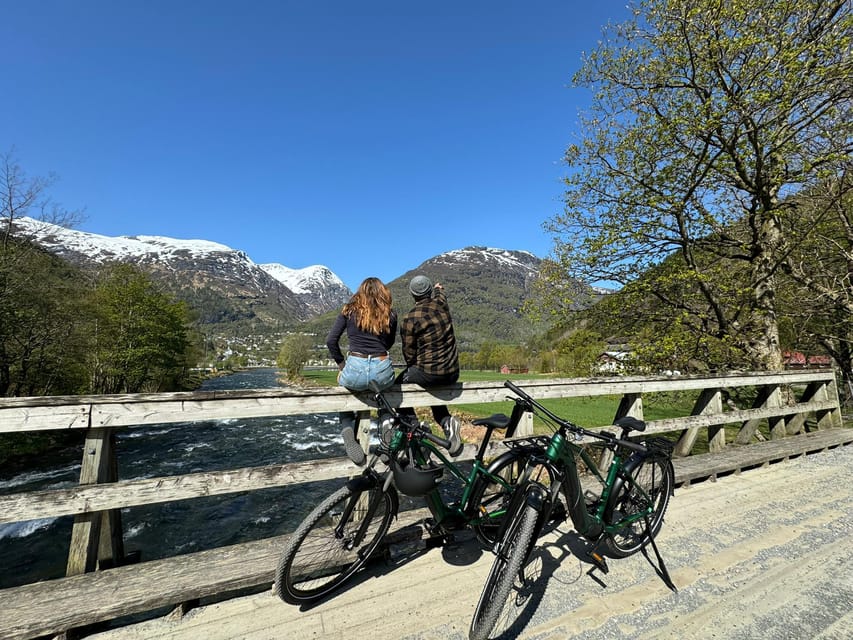 Hellesylt to Norangsdalen: Scenic E-Bike Tour - Lygnstøylvatnet and the ruins below the water