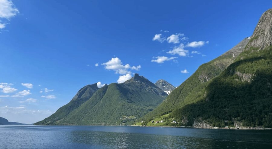 Hjørundfjord Fjord Cruise Afternoon Rountrip from Ålesund - Arriving in Øye and finding Hotel Union Øye
