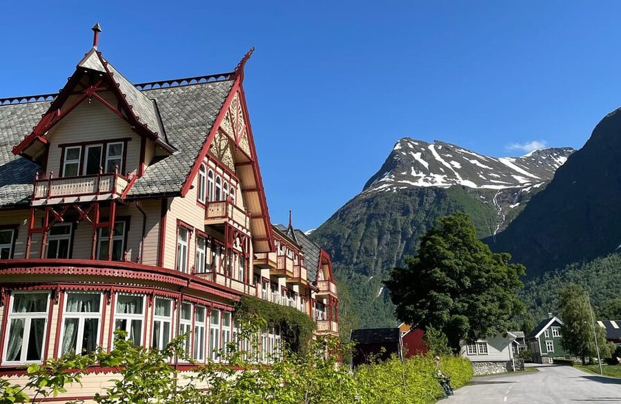 Hjørundfjord Fjord Cruise roundtrip from Ålesund - Why Hjørundfjord makes a fine day on the water
