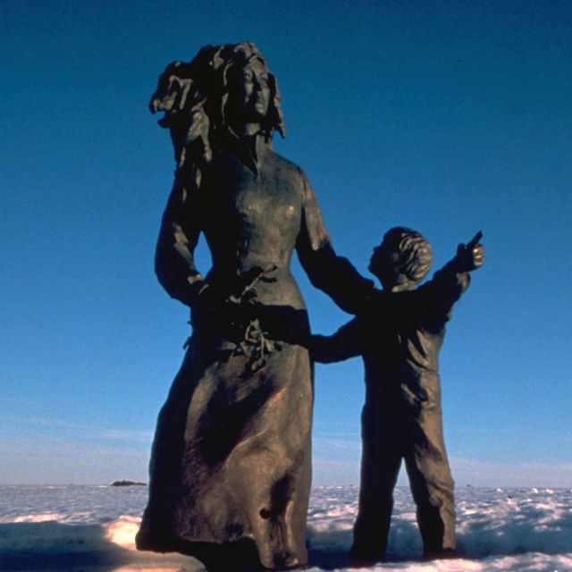 Honningsvåg: North Cape Winter Excursion with Entry Ticket - The North Cape cliff and ocean view