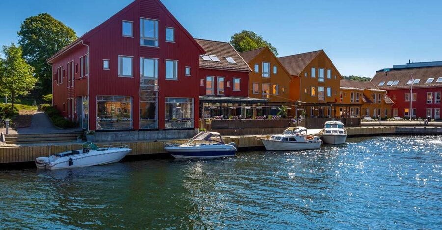 Kristiansand: Guided Cultural Walking Tour - Christiansholm Fortress beside the sea