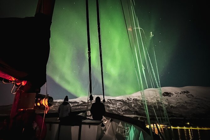 Luxury Northern Lights Yacht Cruise with Hot Tub from Tromsø - Meeting Captain Kenneth and Sachi