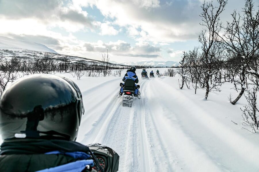 Lyngen: Snowmobile Safari with Lunch in seaside Restaurant - The 45-minute lunch at Bøteriet