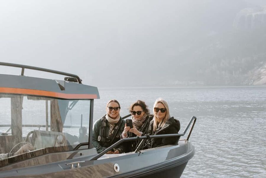 Lysefjord (Stavanger): Boattrip to Preikestolen from Forsand - Summer sun or winter warmth