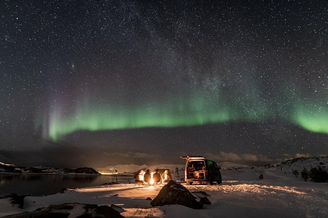 Minibus Northern Lights Chase with Photography from Tromsø - A campfire, tomato soup, and Arctic waiting time