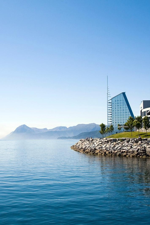 Molde - Guided kayak tour - Getting started beside Thon Hotel