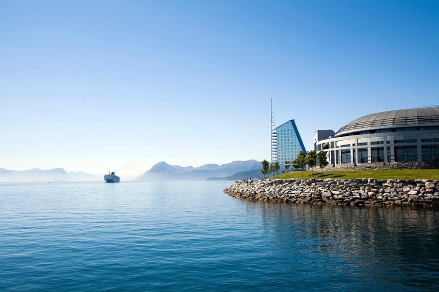 Molde - Guided kayak tour - Photo stops and the 222 peak panorama