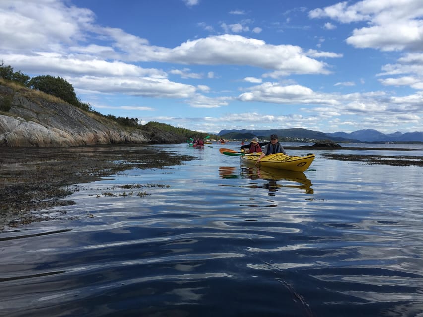 Molde - Guided kayak tour - Paddling out from Molde city center