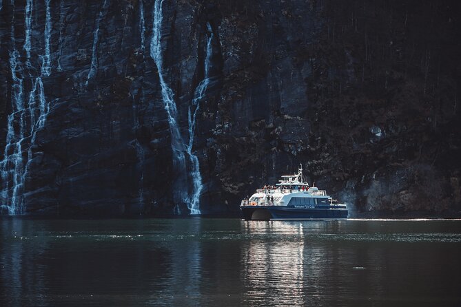 Mostraumen Fjord Cruise - Four hours on board, with comfort but limited food