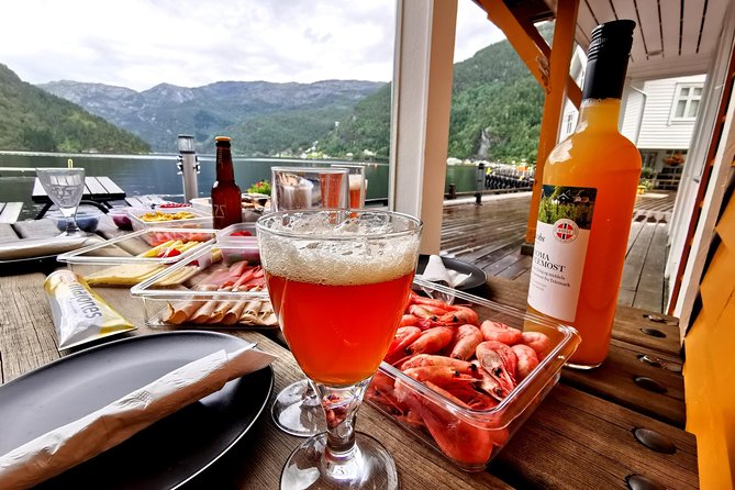 Mostraumen Private Pontoon Cruise - Who will enjoy this most