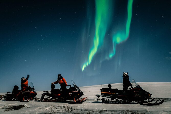 Northern Lights Adventure By Snowmobile - Learning to handle the snowmobile