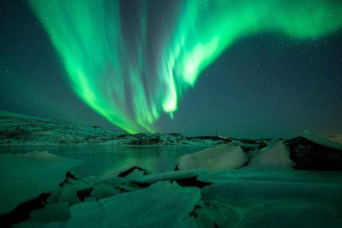 Northern Lights Big Bus Chase with Chasing Lights - Guides who turn waiting time into part of the trip