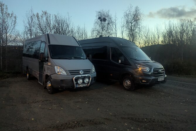 Northern Lights Minibus Chase Max 16 Person In Group - Stops, darkness, and photo time