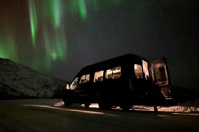 Northern Lights Tour with Hot Food and Drinks in Tromso - Watching the aurora and getting useful photos