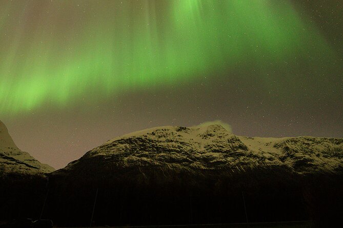 Northern Lights Tour with Local Guide and Photos - Waiting for the lights at a campfire or grill hut