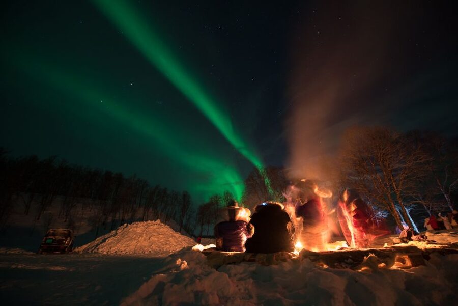 Northern lights Tromsø - small group tour with local guide - The first hour: roads, forecasts, and rising hopes