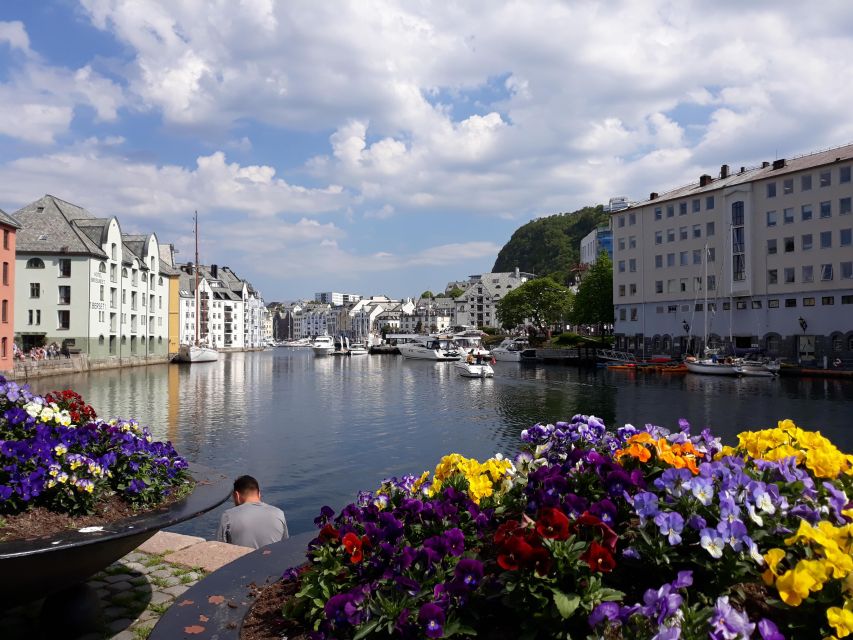 Norwegian Coastal Cities: Smartphone Audio Guide App - Trondheim: Nidaros Cathedral and the Old Working Quarter