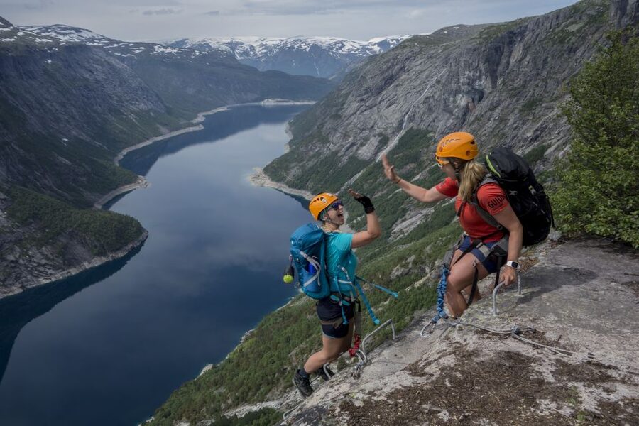 Odda: Full-Day Trolltunga Hiking, and Climbing Tour - What to pack for the Hardangervidda weather