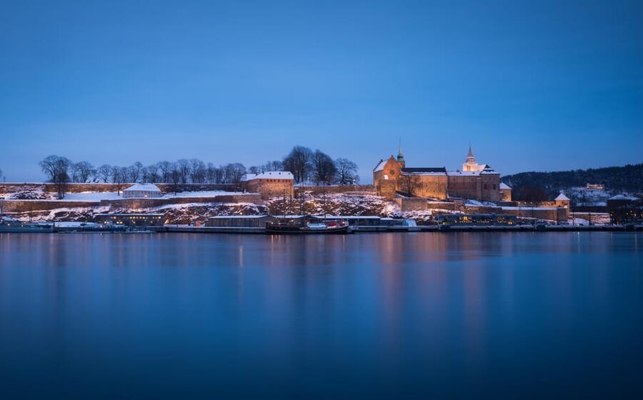 Oslo: 2-hour Christmas Private Walking Tour - Aker Brygge and the first harbour views