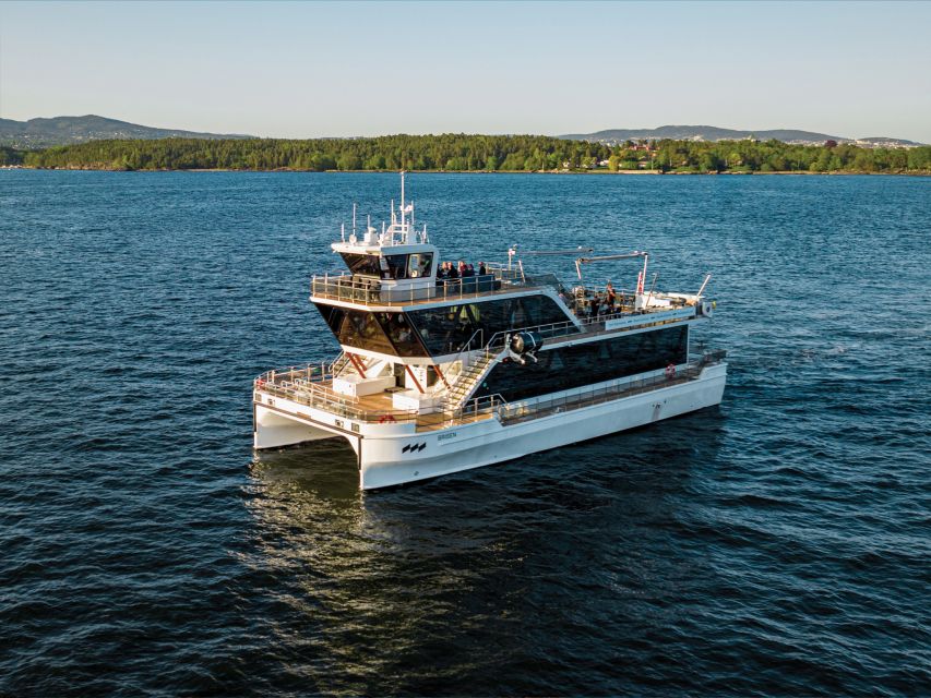 Oslo: 3-course Dinner Cruise in the Oslofjord - Akershus Fortress from the water