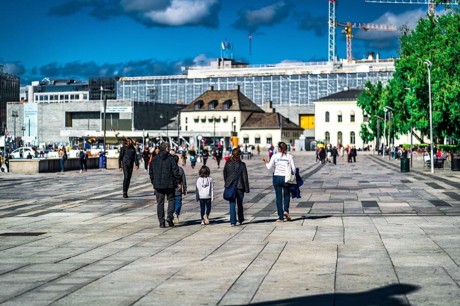 Oslo: 3-hour Highlights & Vigeland Park Private Walking Tour - The tram ride to Frogner Park