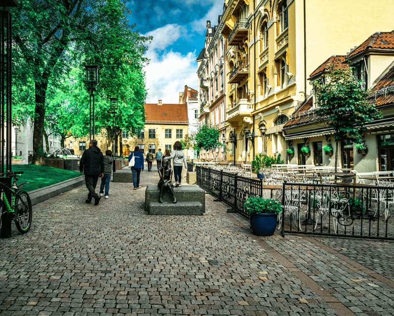 Oslo: 3-hour Highlights & Vigeland Park Private Walking Tour - What the private format changes