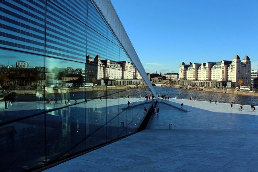 Oslo: Best of Oslo Walking Tour and Hop-on Hop-off Bus Tour - The Nobel Peace Prize Center and Ceremony Pier