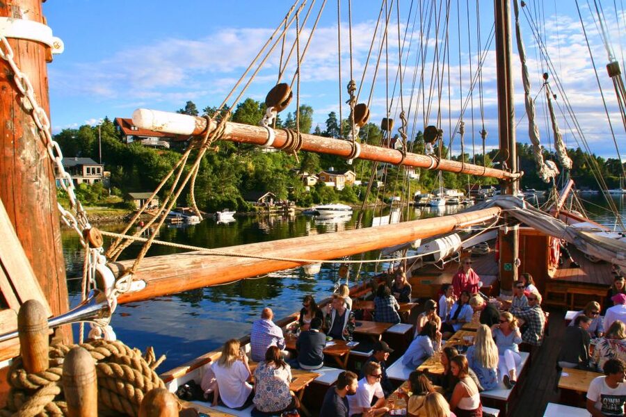 Oslo: Best of Oslo Walking Tour & Fjords Sightseeing Cruise - Hovedøya, Dyna Lighthouse, and the quiet islands