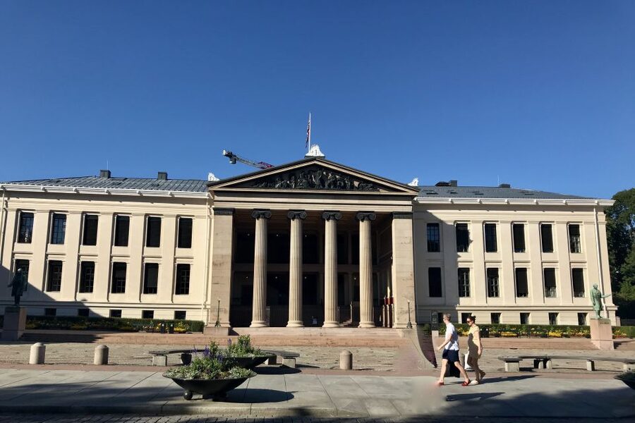 Oslo: City Walking Tour - Parliament, the National Theater, and the University