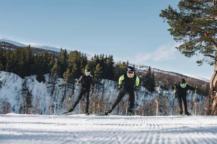 Oslo: Cross Country Skiing Equipment with private lesson - From central Oslo to Trollvannstua