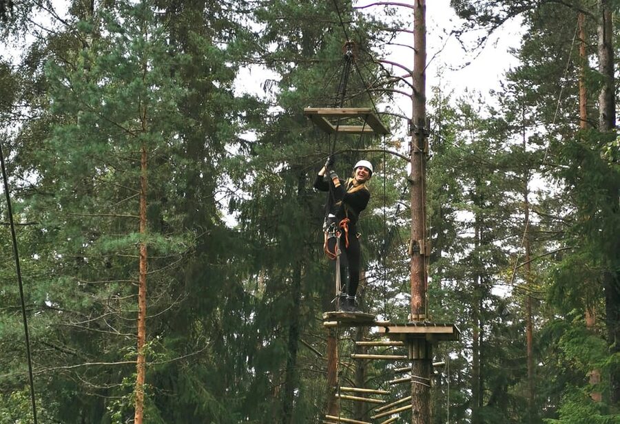 Oslo: Day ticket to Oslo's favourite Climbing Park - Treetop adventure close to Oslo