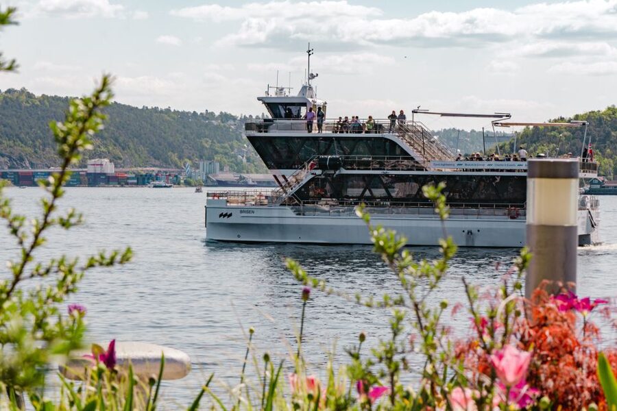 Oslo: Electric Boat Cruise with Brunch - Dyna Fyr and the changing harbor view