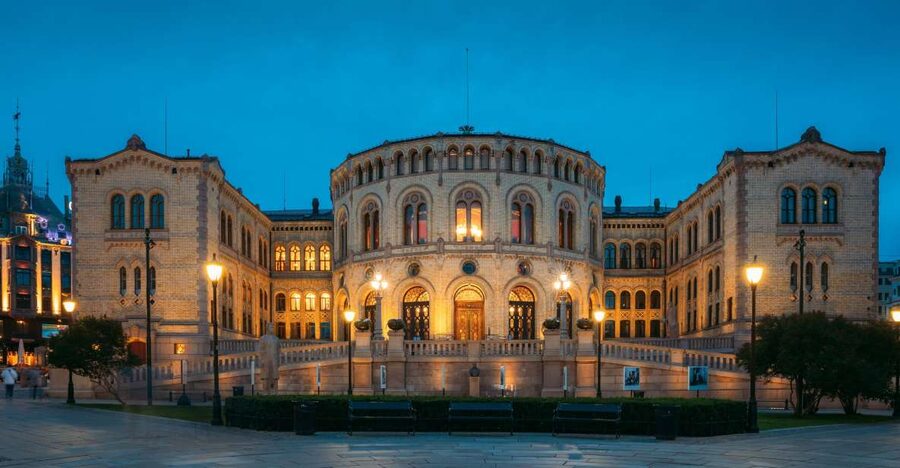 Oslo: Express Walk with a Local in 60 minutes - Starting at Cafe Skansen in central Oslo