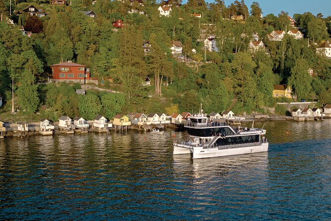 Oslo fjord 3-Course Dinner Cruise with Live Music - Green islands, Dyna Lighthouse, and the inner fjord