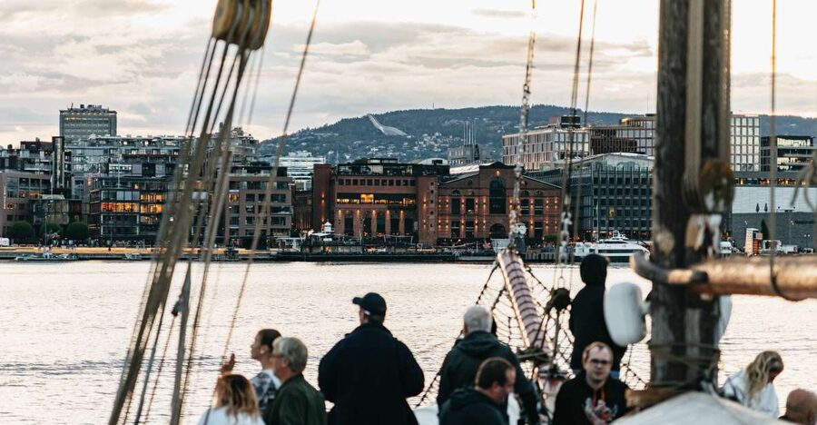 Oslo: Fjord Evening Cruise with Shrimp Buffet - Boarding at Rådhusbrygge 3