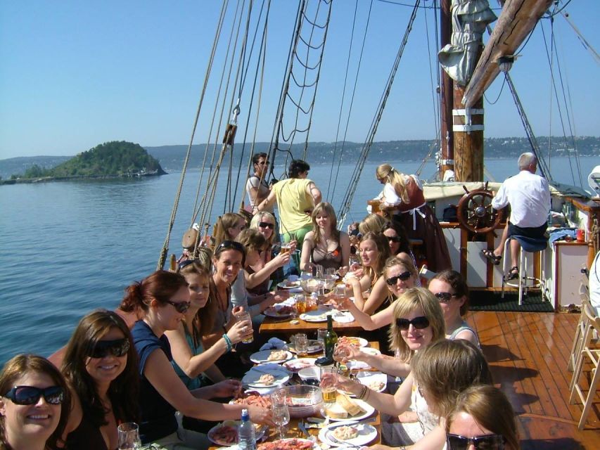Oslo Fjord Evening Live Rock music cruise with Shrimp buffet - Finding the boat at Oslo City Hall