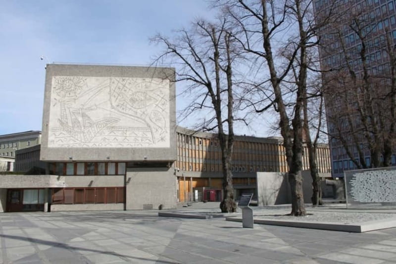 Oslo: Food Tasting and Walking Tour with a Local - What the guides add to the walk