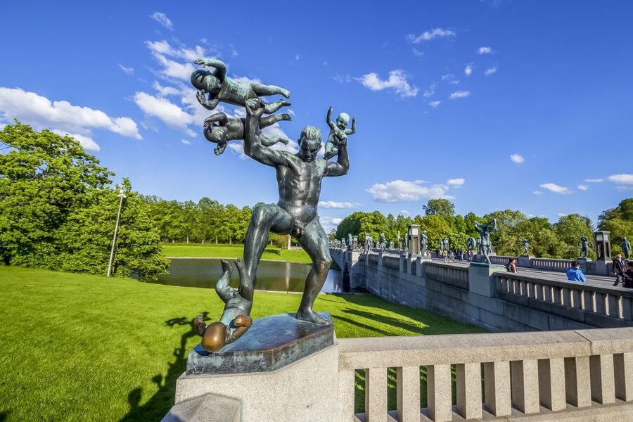 Oslo: Grand City Sightseeing Tour by Bus with Fjord Cruise - Holmenkollen Ski Jump and Oslo from above