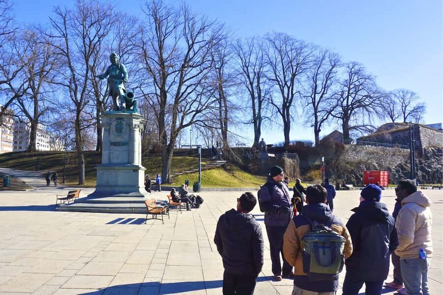 Oslo: History, Art and Secrets Tour - Oslo Stock Exchange and the business district