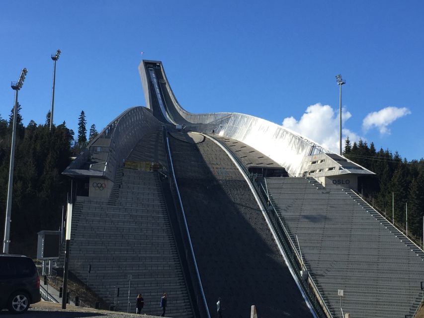 Oslo: Panoramic View and Sculpture Park Walk - Guide quality and the feel of the tour