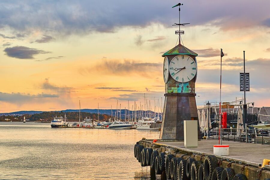Oslo: Private City Center Highlights Guided Walking Tour - Following Oslo’s central pedestrian street
